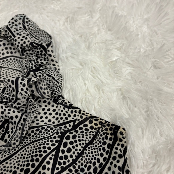 Tory Burch - White & Black Dotted Leaf Print Silk Top woman’s size 4 - Picture 6 of 10